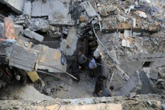 Tòa nhà bị phá hủy sau khi trúng không kích của Israel tại thành phố Rafah, Dải Gaza ngày 7/5/2024. (Ảnh: THX/TTXVN)