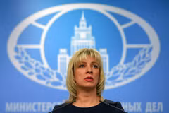 Người phát ngôn Bộ Ngoại giao Nga Maria Zakharova phát biểu tại cuộc họp báo ở Moskva. (Ảnh: AFP/TTXVN)