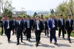 Chủ tịch Quốc hội Vương Đình Huệ thăm dự án tiêu biểu về công nghệ cao tại Trung tâm Sáng tạo Nông nghiệp Xanh Vân Thiên Hoá tỉnh Vân Nam (Trung Quốc). (Ảnh: Nhan Sáng/TTXVN))