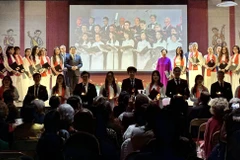 Tiết mục do Hợp ca Quê hương trình bày. (Ảnh: Nguyễn Thu Hà/TTXVN)