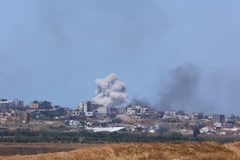 Khói bốc lên sau cuộc không kích trong xung đột Hamas-Israel tại Dải Gaza ngày 16/5/2024. (Ảnh: THX/TTXVN)
