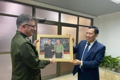 Trung tướng Lê Văn Tuyến, Ủy viên Ban thường vụ Đảng ủy Công an Trung ương, Thứ trưởng Bộ Công an trong cuộc gặp Trung tướng Lázaro Alberto Álvarez Casas, Ủy viên Bộ Chính trị, Bộ trưởng Nội vụ Cuba. (Ảnh: Mai Phương/TTXVN)