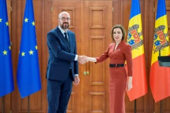 Tổng thống Moldova Maia Sandu (phải) và Chủ tịch Hội đồng châu Âu Charles Michel tại cuộc gặp ở Chisinau hồi năm 2022. (Ảnh: AFP/TTXVN)