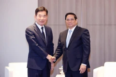 Thủ tướng Phạm Minh Chính tiếp ông Kim Jin Pyo, Chủ tịch Hiệp hội Nghiên cứu Đổi mới Sáng tạo Toàn cầu Hàn Quốc, nguyên Chủ tịch Quốc hội Hàn Quốc. (Ảnh: Dương Giang/TTXVN)