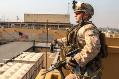 Binh sỹ gác tại Đại sứ quán Mỹ ở Baghdad (Iraq). (Ảnh: AFP/TTXVN)