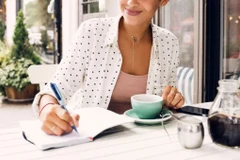 Đắm mình vào những gì mình đang làm có thể giúp bạn cảm nhận niềm vui. (Nguồn: CNN)