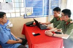 Cơ quan Điều tra làm việc với đối tượng Hoàng Việt Khánh. (Ảnh: Cơ quan Điều tra cung cấp)