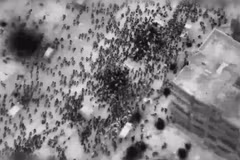 Hình ảnh video cho thấy lực lượng Israel phóng hỏa nhằm vào người dân Palestine đang chờ nhận hàng viện trợ nhân đạo tại thành phố Gaza ngày 29/2/2024. (Ảnh: AA/TTXVN)