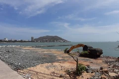 Dự án Thủy cung Hòn Ngưu sau khi san lấp đã phải tạm dừng từ tháng 10/2019 đến nay. (Nguồn: Báo Pháp luật Thành phố Hồ Chí Minh)