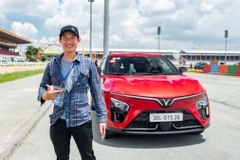 Trải nghiệm VF 7 tại trường đua Đại Nam, khách hàng hoàn toàn bị thuyết phục
