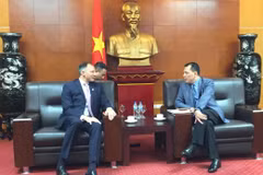 Trợ lý Ngoại trưởng Fannon gặp Thứ trưởng Bộ Công Thương Đặng Hoàng An. (Ảnh: https://vn.usembassy.gov/vi/)