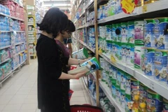 Trong 4 tháng, cả nước đã bỏ ra 348 triệu USD để nhập khẩu sữa và sản phẩm từ sữa. (Ảnh: PV/Vietnam+)