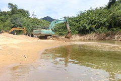 Hiện trường tìm kiếm. (Ảnh: Đỗ Trưởng/TTXVN)