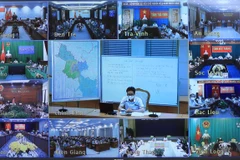 Phó Thủ tướng Vũ Đức Đam họp trực tuyến phòng, chống dịch COVID-19 với 12 tỉnh, thành phố phía Nam. (Ảnh: Lâm Khánh/TTXVN)