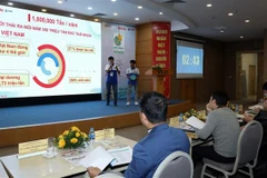 Các tác giả trình bày dự án khởi nghiệp của mình tại Festival khởi nghiệp 2021. (Ảnh: Phan Tuấn Anh/TTXVN)