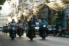 Người dân đeo khẩu trang phòng lây nhiễm COVID-19 tại Vientiane, Lào. (Ảnh: THX/TTXVN)