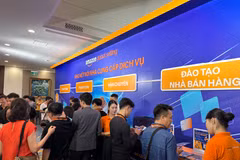 Dự báo từ năm 2020-2027, tốc độ tăng trưởng của thương mại điện tử xuyên biên giới hàng năm sẽ đạt 28,4%. (Ảnh: Đức Duy/Vietnam+)