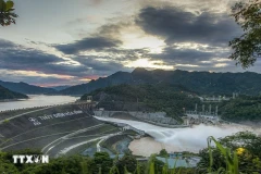 Sau 36 năm, đến ngày 9/11, Công ty Thủy điện Hòa Bình đã sản xuất đạt 280 tỷ kWh điện. (Ảnh: TTXVN)