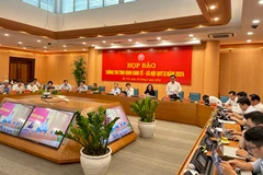 Ông Lê Trung Hiếu, Phó Giám đốc Sở Kế hoạch và Đầu tư Hà Nội thông tin tại họp báo do Ủy ban Nhân dân thành phố Hà Nội tổ chức chiều 26/6. (Ảnh: Xuân Quảng/Vietnam+)