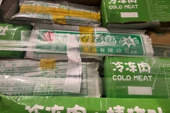 Kho lạnh chứa khoảng 20 tấn thực phẩm không rõ nguồn gốc trên địa bàn thành phố Thủ Đức bị tạm giữ. (Ảnh: PV/Vietnam+)