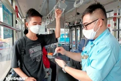 Hà Nội đã thí điểm hệ thống vé điện tử tới nhiều tuyến. (Ảnh: Việt Hùng/Vietnam+)