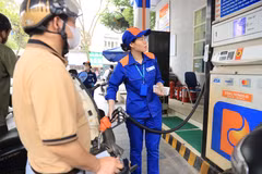 Một điểm bán xăng của Petrolimex tại Hà Nội. (Ảnh: PV/Vietnam+)