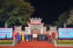 UBND huyện Đông Anh (Hà Nội) tổ chức Lễ đón Bằng công nhận Lễ hội Cổ Loa là Di sản văn hóa phi vật thể cấp quốc gia. (Ảnh: TTXVN)