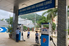 Lực lượng Quản lý thị trường tỉnh Sơn La kiểm tra hoạt động kinh doanh xăng dầu. (Ảnh chỉ mang tính minh họa. Nguồn: QLTT)