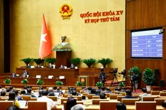 Quốc hội biểu quyết thông qua Luật Phòng cháy, chữa cháy và cứu nạn, cứu hộ. (Ảnh: Doãn Tấn/TTXVN)