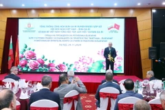 Tối 24/11, tại Hà Nội, Tổng thống Cộng hòa Bulgaria Rumen Radev và Phu nhân gặp gỡ Hội hữu nghị Việt Nam-Bulgaria và bạn bè Việt Nam từng học tập, làm việc tại Bulgaria. (Ảnh: Phạm Kiên/TTXVN)