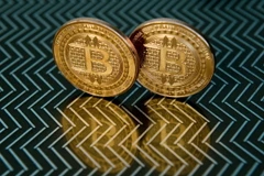 Đồng tiền kỹ thuật số bitcoin. (Ảnh: AFP/TTXVN)