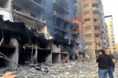 Những tòa nhà bị phá hủy sau các cuộc không kích của Israel xuống ngoại ô phía Nam Beirut, Liban. (Ảnh: THX/TTXVN)