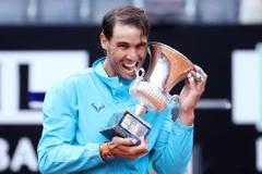 Rafael Nadal lại đượ cắn cúp. (Nguồn: Reuters)