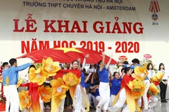 Tiết mục văn nghệ tại Lễ khai giảng tại trường chuyên Hà Nội-Amsterdam. (Ảnh: Văn Điệp/TTXVN)