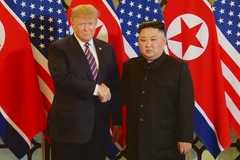 Tổng thống Mỹ Donald Trump và Chủ tịch Triều Tiên Kim Jong-un tại Hội nghị Thượng đỉnh Mỹ-Triều Tiên lần thứ hai. (Ảnh: TTXVN phát)