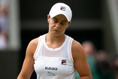 Ashleigh Barty chia tay Wimbledon 2019. (Nguồn: Guardian)