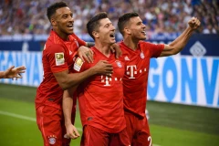 Lewandowski (giữa) lập hat-trick cho Bayern Munich. (Nguồn: Getty Images)
