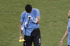 Suarez thành tội đồ khiến Uruguay dừng bước sớm. (Nguồn: Getty Images)