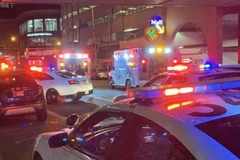 Cảnh sát được triển khai tới hiện trường vụ nổ súng tại Indianapolis, Mỹ. (Ảnh: WTHR/TTXVN)