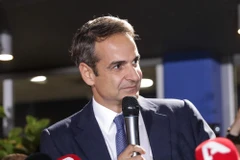 Thủ tướng đắc cử Kyriakos Mitsotakis phát biểu tại Athens, Hy Lạp. (Ảnh: THX/TTXVN)
