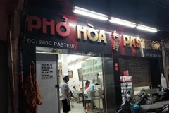 ​Công an triệu tập nhiều người liên quan vụ tạt chất bẩn vào quán phở