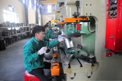 Sản xuất đồ điện gia dụng tại Công ty TNHH Điện cơ AIDI Khu công nghiệp Gia Lễ, thị trấn Đông Hưng, tỉnh Thái Bình. (Ảnh: Thế Duyệt/TTXVN)