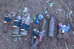 Số bom, mìn, vật liệu nổ còn sót lại sau chiến tranh ra phá được tại di tích Đồn Mộc Lỵ, thị trấn Mộc Châu, huyện Mộc Châu, tỉnh Sơn La. (Ảnh: TTXVN phát)