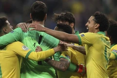 Brazil nhọc nhằn loại Paraguay sau loạt sút luân lưu căng thẳng