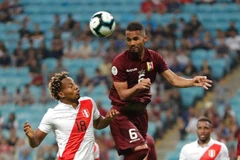 Trận cầu Venezuela-Peru vắng khán giả. (Nguồn: AP)