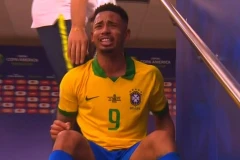 Gabriel Jesus 'nổi điên'... rồi khóc nức nở sau khi phải nhận thẻ đỏ