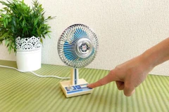 Quạt điện tí hon thời Chiêu Hòa. (Nguồn: japantoday.com)