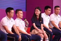 Quang Hải và đồng đội khâm phục trước nghị lực của nữ sinh Marie Curie