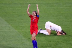 Alex Morgan (áo đỏ) đưa Mỹ vào chung kết. (Nguồn: Getty Images)