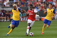 Arsenal (áo đỏ) thắng 3-0 trước Colorado Rapids. (Nguồn: Mirror)
